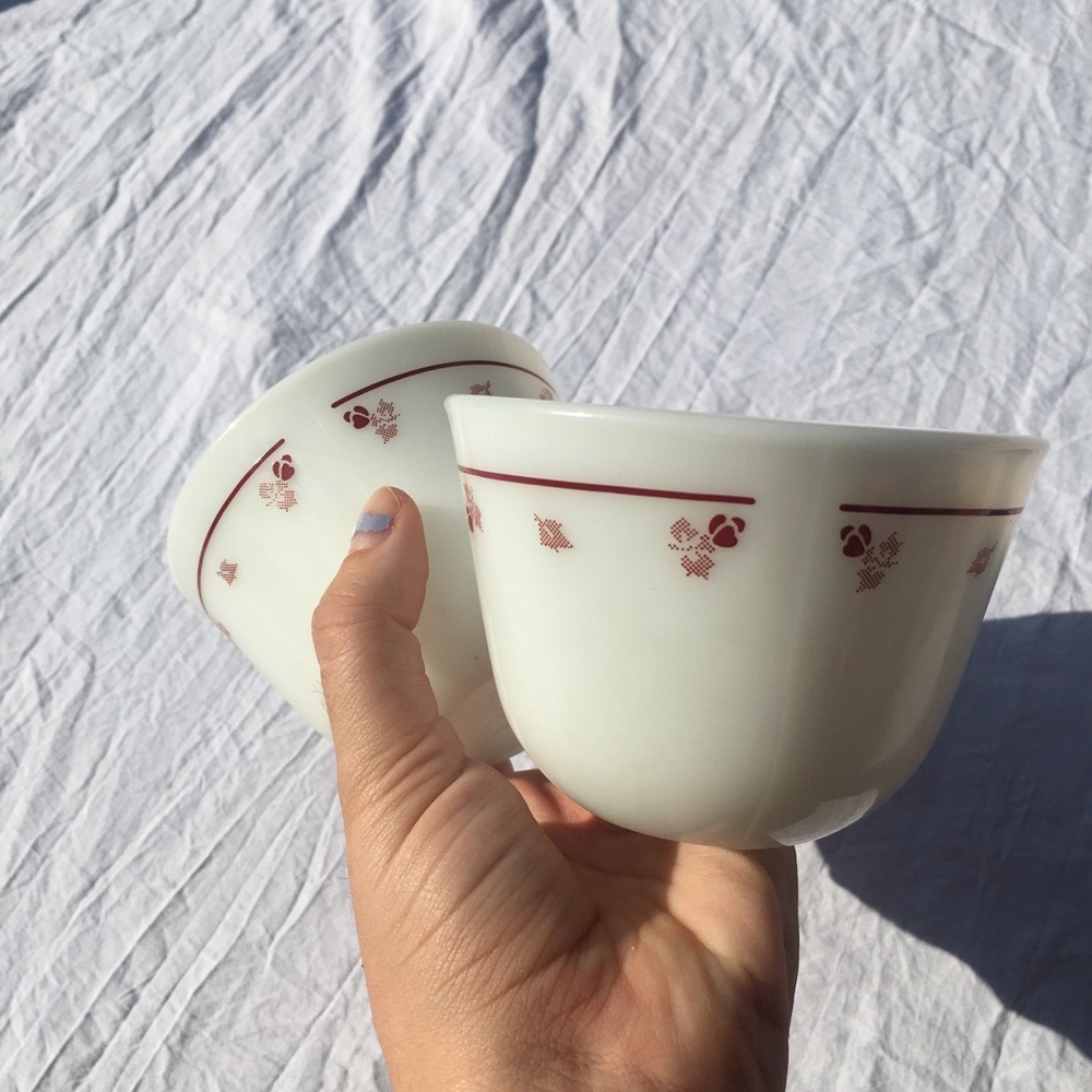 Pyrex coffee cups in burgundy - Picture 4 of 4